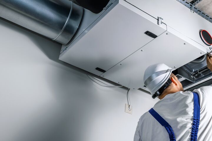Filter Luftfilter Lüftungstechnik Lüftung Techniker Filterwechsel Lufthygiene Luftqualität Viren filtern