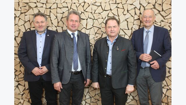 Gerald Pfiffinger (Geschäftsführer Umweltbundesamt), Franz Titschenbacher (Präsident Österreichischer Biomasse-Verband), Rudolf Rosenstatter (Obmann Waldverband Österreich) und Christian Rakos (Geschäftsführer proPellets Austria)