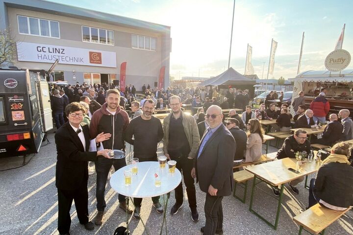 Eröffnungsfeier der GC LINZ HAUSTECHNIK am 27.02.22 - Installateurpartner und Kunden feierten gemeinsam