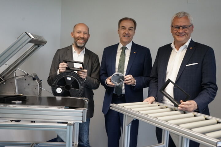 BILD zu OTS - Er?ffnung des Forschungsgeb?udes Informatikum in Eisenstadt. Auf rund 650m2 widmen sich k?nftig die Forscherinnen und Forscher ihren Projekten rund um die Themen Cloud Computing, Internet of Things, Industrie 4.0 und Energiesysteme der Zukunft.