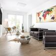 Dezent, aber wirkungsvoll – die Deckenheizelemente von Vitramo schaffen Wohlfühlatmosphäre im ganzen Haus.