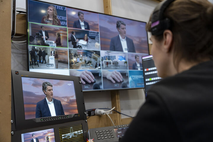 IFH/Intherm Auftritt von GFPS, Die Regie vor Ort koordinierte die einzelnen Kameraeinstellungen während der Ausstrahlung. Das Besondere: Der Kundenkontakt lief während der Live-Formate uneingeschränkt weiter.