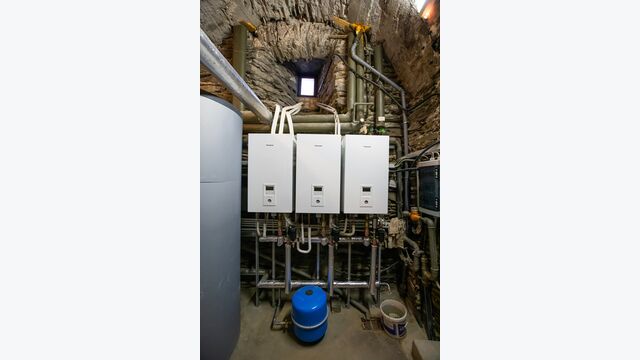 Kompakt und leistungsstark - die Panasonic-Hydromodule im Technikraum der Burg.
