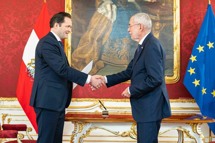 Bundesminister Norbert Totschnig wurde am 18. Mai 2022 durch Bundespräsident Alexander Van der Bellen und im Beisein von Bundeskanzler Karl Nehammer und Vizekanzler Werner Kogler angelobt.