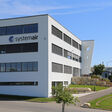 Systemair GmbH, Firmengebäude: Die Systemair GmbH in Boxberg hat etwas zu feiern: Neben einem Rekordumsatz von 13,3 Millionen Euro alleine im März, gab es im selben Monat eine Bestmarke von Auftragseingängen in Höhe von 16 Millionen Euro.