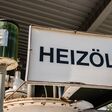 heizöl, heizöltank, auftanken, benzin, benzintank, diesel, dieseltank, einlagern, gastank, gewerbe, industrie, industriell, lager, lagerung, sprit, spritpreise, tank, tanken, tanks, tankstelle, technik, umwelt, umweltgift, umweltverschmutzung, zapfhahn, zapfsäule, öl, öltanks, gefahr, gefahrengut, rohre, ventile, liter, lkw, lagerhaus, ölraffinerie, energieversorgung, erdöl, flüssiggas, fossile brennstoffe, chemie, rohstoff, rohöl, kraftstoff, schweröl, schild, feuer, feuergefahr, gefährlich, brennbar