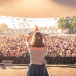 Das Woodstock der Blasmusik Festival - Hargassner steigt als Sponsor ein und unterstützt BLACK BOX Dusch-Container mit seiner Heiztechnik.