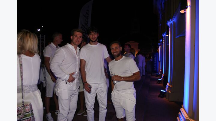 VIP-Bereich Baden in Weiss - Team CS Climastore