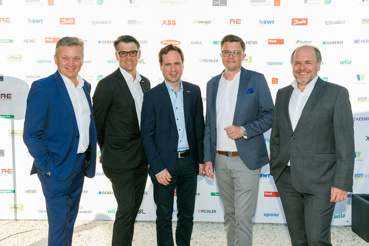 v.l.n.r.: Robert Pichler (TBH), Markus Gundendorfer (my-PV), Michael Monsberger (TU Graz),
Christoph Urschler (TBH) und Hans-Peter Moser (ODÖRFER HAUSTECHNIK KG) am energytalk Sommerfest