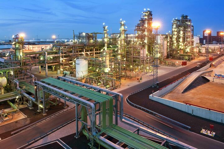 NExBTL plant Neste Oil, Maasvlakte, Netherlands in commission for Technip With compliments, Hugo de Wolf,