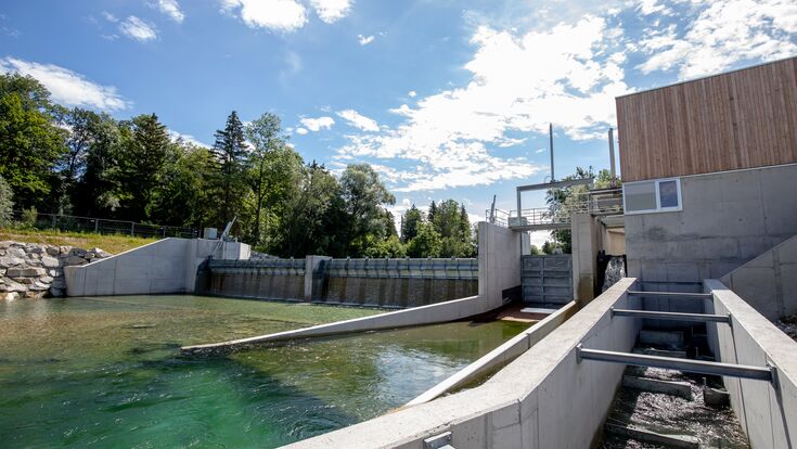 © Bild: Markus - stock.adobe.com brücke, himmel, fluss, architektur, wasser, damm, landschaft, natur, holz, anlagen, blau, bauwerk, road, see, baum, ausserhalb, anreisen, haus, stadt, anblick, sommer, aufbau, wasserkraft