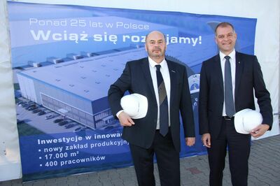 (v.l.n.r.) Adam Korzybski, GF von Ziehl-Abegg Polen; Joachim Ley, Produktionsvorstand bei Ziehl-Abegg.