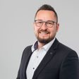 Fotoshooting am 20. Mai 2022 bei Remeha - Sebastian Stricker freut sich auf seine Tätigkeit als neuer Leiter der Anlagen- und Systemtechnik bei Remeha.