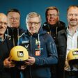 iDM sponsert das finnische Skisprungteam. Personen (v.li.n.re.): Anton Innauer (Geschäftsführer Innauer + (f)acts), Jari-Pekka Jouppi (Kaufmännischer Direktor Skiverband Finnland), Markku Haapasalmi (Präsident Skiverband Finnland), Ismo Hämäläinen (Geschäftsführer Skiverband Finnland), Christian Hutter (Marketingleiter iDM Wärmepumpen).