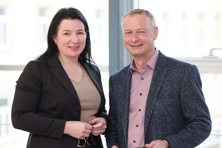 Wirtschaftsforscherin Dr.in Anna Kleissner, Geschäftsführerin der Econmove GmbH und Ing. Mst. Manfred Denk, MBA, Bundesinnungsmeister der Sanitär-, Heizungs- und Lüftungstechniker.