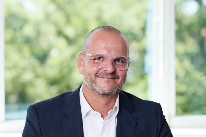 Mag. Thomas Stadlhofer ab 1.1.2023 bis 30.6.2025 in den Vorstand der Frauenthal Holding AG bestellt.