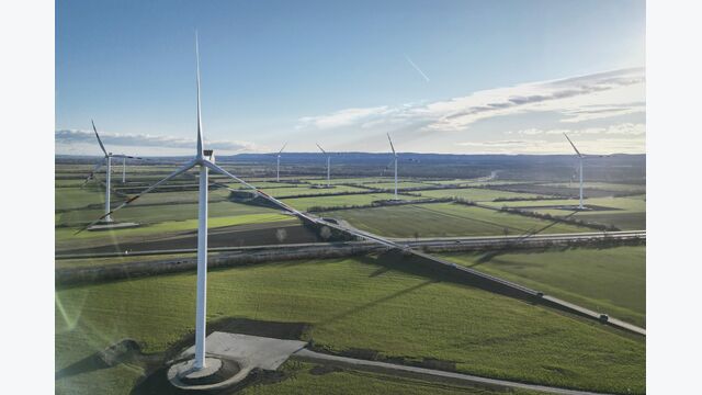 Wien Energie nimmt Österreichs größtes grünes Hybridkraftwerk in Trumau in Betrieb: Windpark und Photovoltaikanlage erzeugen ab Jahresbeginn 2023 zusammen Ökostrom für 17.400 Haushalte