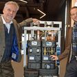 Andreas Alt (li.) und Verkaufsleiter Matthias Hofer zeigen auf der Energiesparmesse u.a., wie man mit HeatBloc-Lösungen von PAW viel Energie einsparen kann.