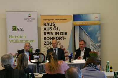 Pressekonferenz auf der WEBUILD Energiesparmesse Wels mit den Verbänden Wärmepumpe Austria, proPellets Austria und Austria Solar.