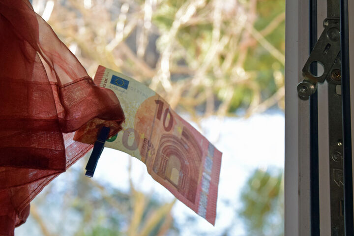 Die Energieverluste durch das (notwendige) Fensterlüften kosten Geld – mit Wohnraum-Lüftungen (samt WRG) spart man Heizenergie ein.