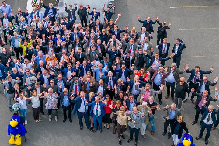 Mitarbeiter der Raab-Gruppe feiern das 125-Jahr-Jubiläum