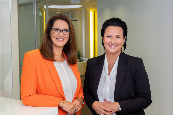 (v.l.) Valerie Höllinger, CEO von Austrian Standards, und Birgit Unger, COO von Austrian Standards.