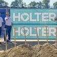 Spatenstich für Holter Verteilzentrum im Burgenland mit (von links) Lukas Vormair (HOLTER), Norbert Atzlesberger (Porr), Markus Steinbrecher (Geschäftsführer HOLTER), Thomas Tiwald (Wirtschaftsagentur Burgenland und GL Businesspark Müllendorf), Harald Zagiczek (Wirtschaftsagentur Burgenland).