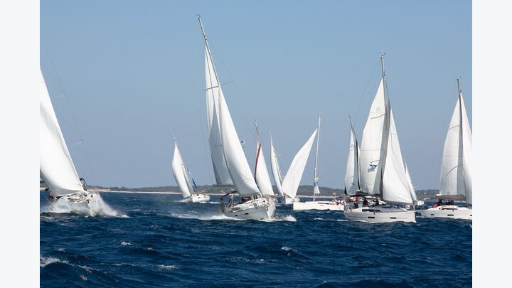 Segelboote im Meer