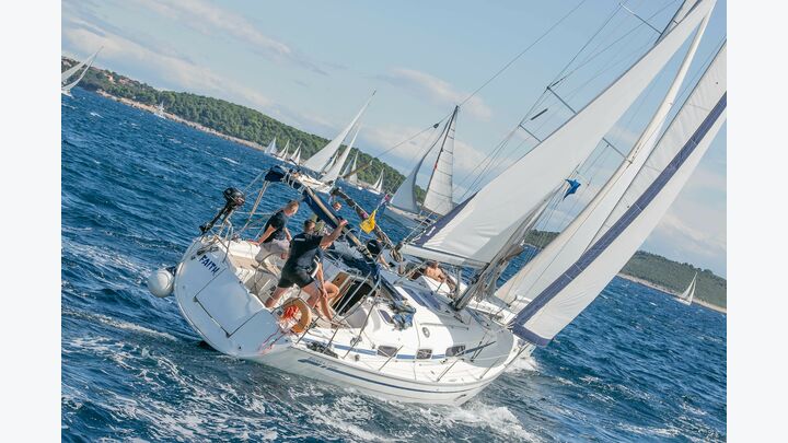 Zoom auf ein Segelboot