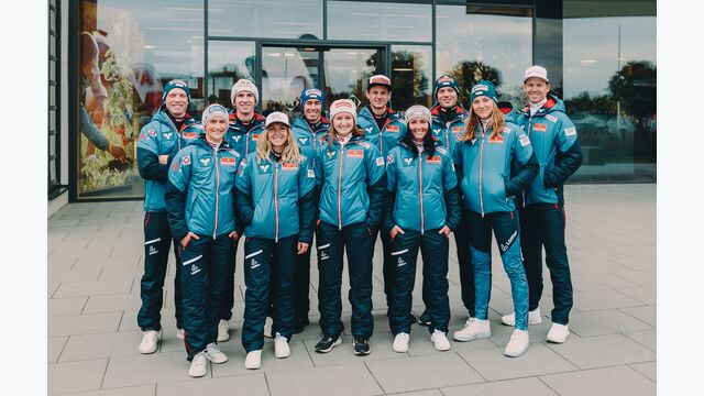 Skiverband Team mit Bekleidung Hargassner