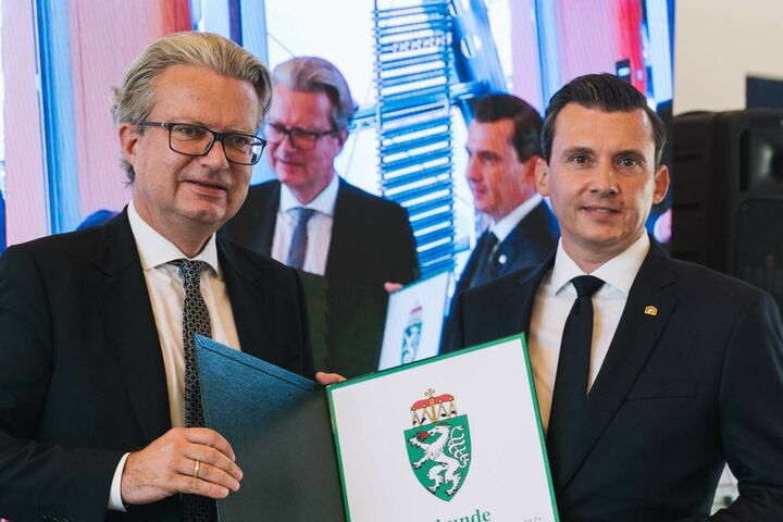 Überreichung steirisches Landeswappen