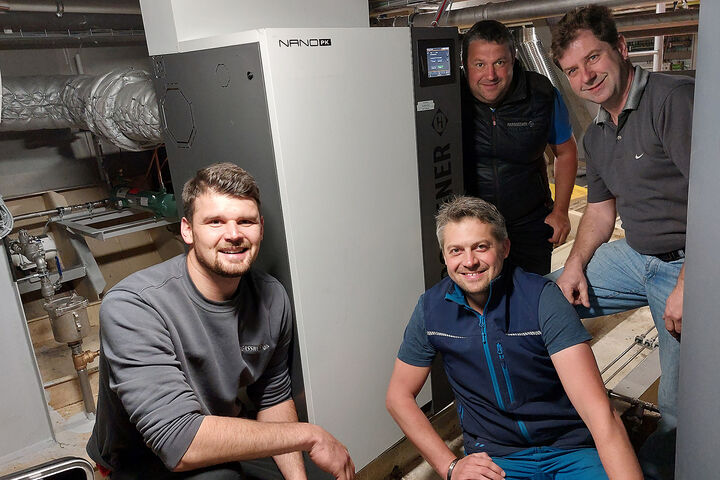Im Maschinenraum von links Julian Lochner Andreas Reindl Peter Buchbauer Martin Kraener