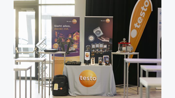 Testo Tisch und Stand