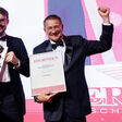 Ing. Alexander Watzek (re.), GF von Variotherm, gemeinsam mit seinem Sohn Aaron Watzek bei der Preisverleihung des Hermes Wirtschafts Preises