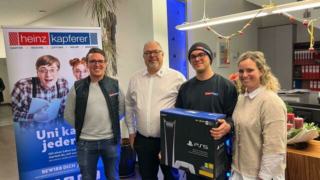 Überreichung Gewinnspiel VIZ Mathias