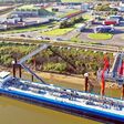 Bio-Flüssiggas wird am Caratgas Hafen-Tanklager der Westfalen Gruppe in Krefeld / D per Schiff angeliefert