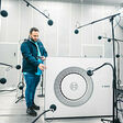 Mitarbeitende von Bosch aufgenommen am 26.10.2023 in Wernau. In Wernau bei Stuttgart entwickelt und fertigt Bosch innovative Produkte der Brennwerttechnik. Hier sind zudem zentrale Funktionen für den Geschäftsbereich Home Comfort angesiedelt. Geschäftsbereiche: Home Comfort Funktionsbereiche: Forschung und Entwicklung Fertigung Energy and Building Technology Foto: Sascha Schuermann
