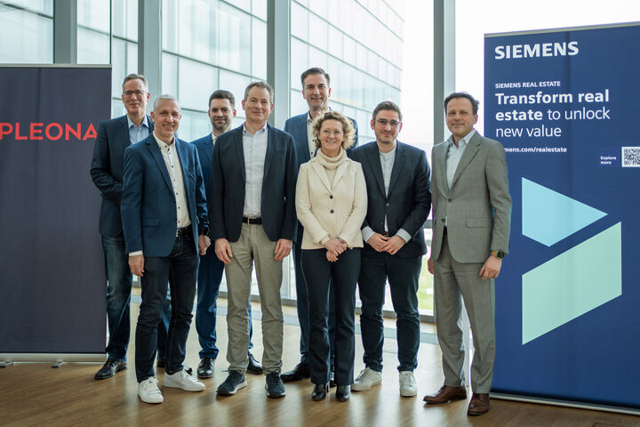 Klaus Göthling (Apleona), Georg Maier (Siemens Real Estate CEE), Thomas Winter (CEO Apleona Austria), Bernd Ulbricht (CFO Siemens Austria), Andreas Schmidt-Pöstion (CFO Apleona Austria), Sonja Morgenbesser (Siemens Real Estate Austria com.), Thomas Scheuermaier (Siemens Real Estate Austria tec.), Christian Costabel (Siemens Real Estate Head of Management World).