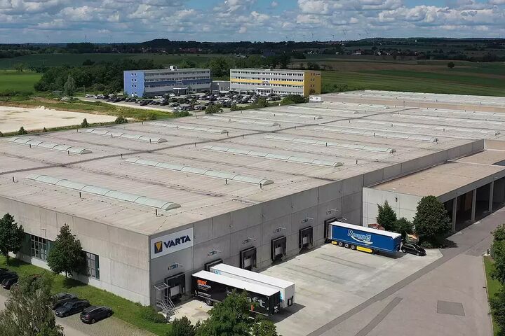 Im Juni ging die erste Produktionslinie von VARTA am Standort Neunheim bei Ellwangen in den vollständigen Serienbetrieb.