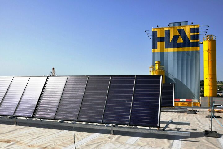 Solarthermie-Anlage zur Produktion im Baubereich