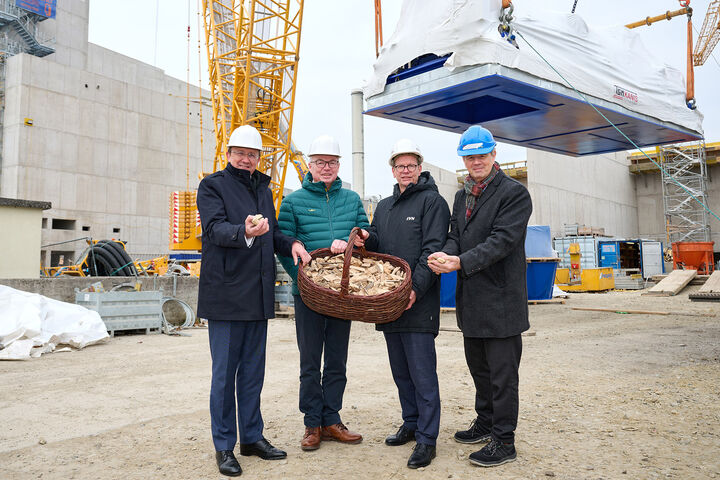 Matthias Stadler/Bürgermeister St. Pölten, LH-NÖ-Stv. Stephan Pernkopf, EVN Vorstandssprecher Stefan Szyszkowitz, Thomas Salzer, GF der Salzer-Gruppe