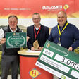 Holzenergiepreis 2024 in Gold - Johann Stix (Hargassner), Wolfgang Aichinger (Hargassner) und Christoph Prüller (Kulm-Projektleiter)