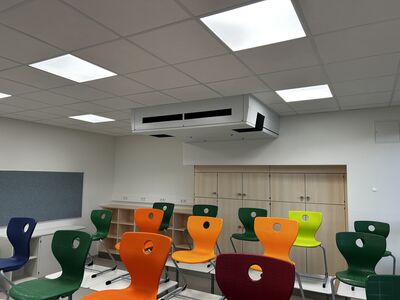 © ATREA ATREA Lüftungsgerät in Klassenzimmer