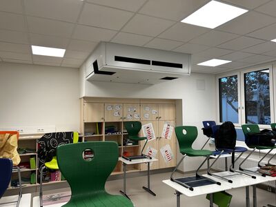 © ATREA ATREA Lüftungsgerät in Klassenzimmer