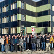 Projektbeteiligte vor der Landesberufsschule Knittelfeld bei der Gleichenfeier