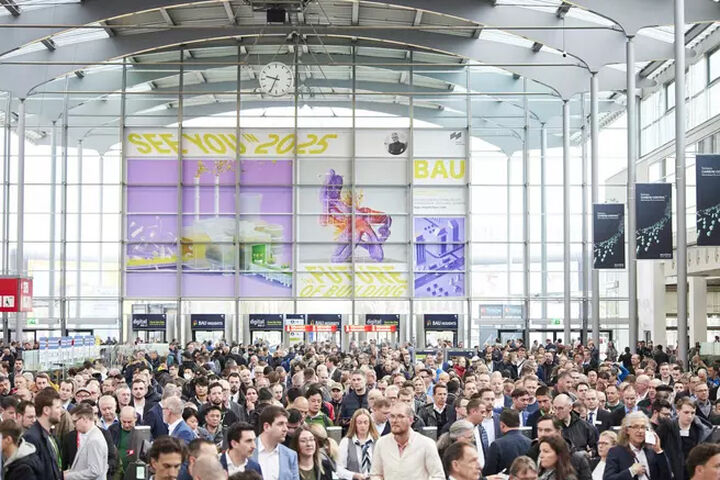 Eingang bei der Messe München, wo die Fachmesse BAU am 13. Jänner 2025 startet