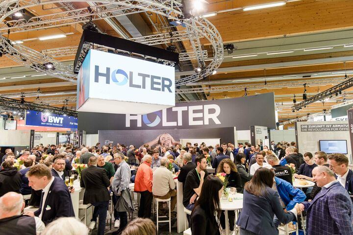 Gut besuchter Ausstellungsstand von HOLTER zur WEBUILD Energiesparmesse 2025