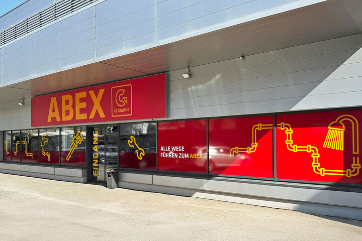 Außenansicht des neuen ABEX-Abholmarktes für Installateure in Wels