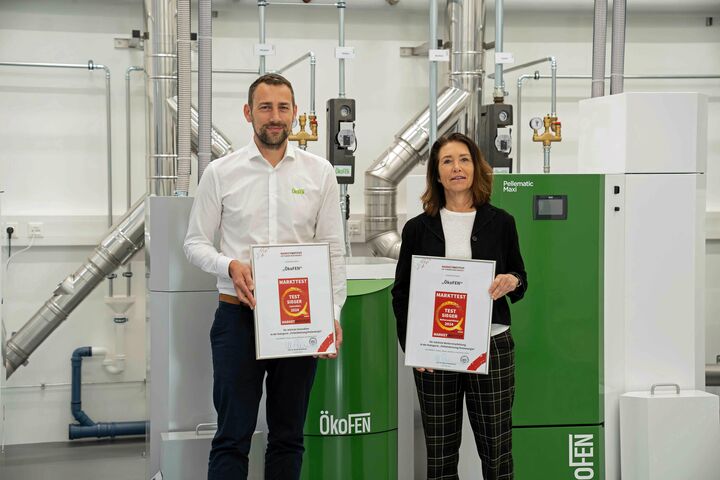 Birgit Starmayr (Institutsleitung Market Institut) mit Stefan Ortner (Geschäftsführer ÖkoFEN)