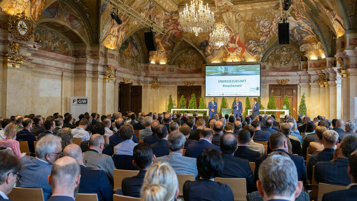 © FGW/Daniel Hinterramskogler Personen im Palais Niederösterreich in Wien beim Zukunftsforum Grünes Gas